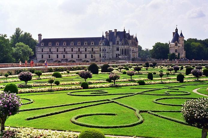 Замок Шенонсо (Chateau de Chenonceau), замок Дам, Франция