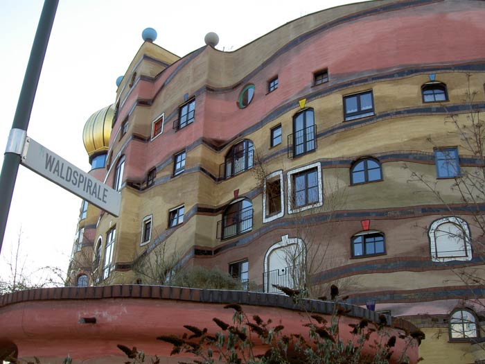 «Лесная Спираль» (Waldspirale, Forest Spiral), жилой комплекс, Дармштадт, Германия