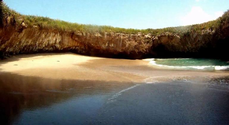Пляж любви (Playa de amor) - скрытый пляж, острова Лас Мариетас, Мексика