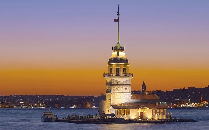 Маяк Девичья башня или Леандрова башня, Стамбул,Турция
