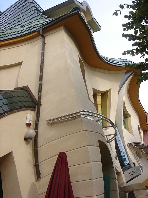 Кривой дом (Krzywy Domek) в Сопоте, Польша