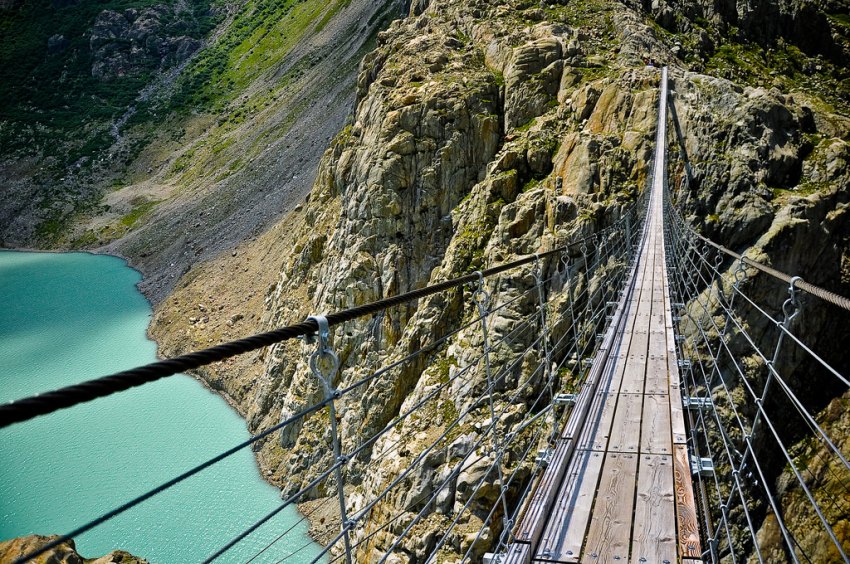 Мост Трифт (Trift Bridge) самый высокий и страшный мост, Швейцария, кантон Берн