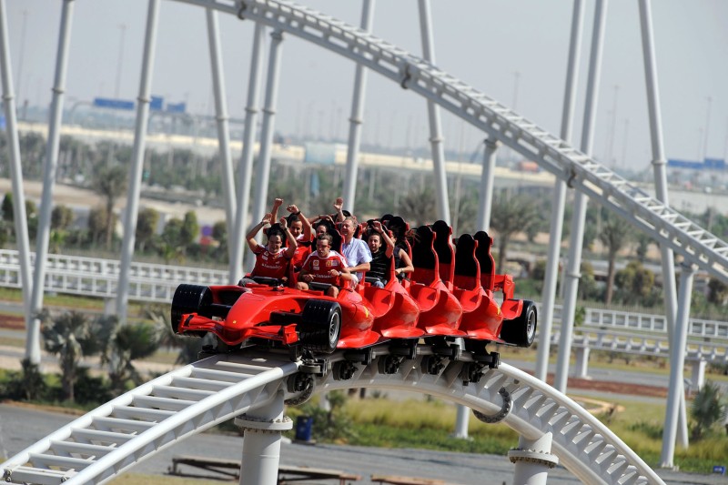 Ferrari World - тематический парк Феррари, остров Яс в Абу-Даби, ОАЭ