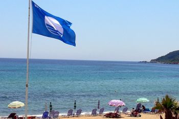 Пляжи Черногории получили «голубые флаги»